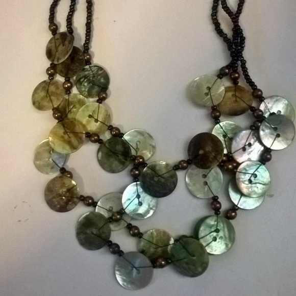 Shell button necklace - Picture 3 of 5